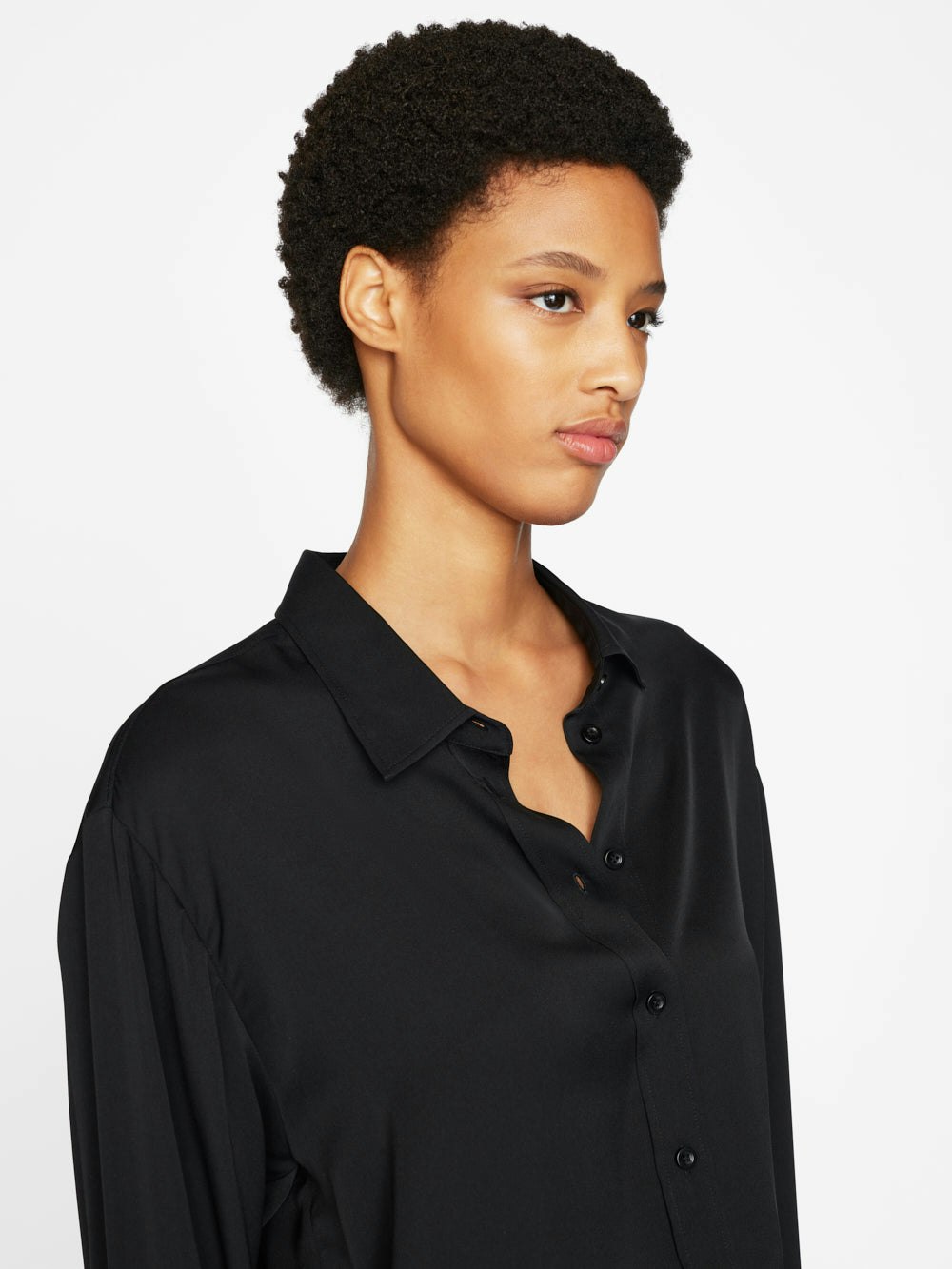 shirt neck detail alt:size